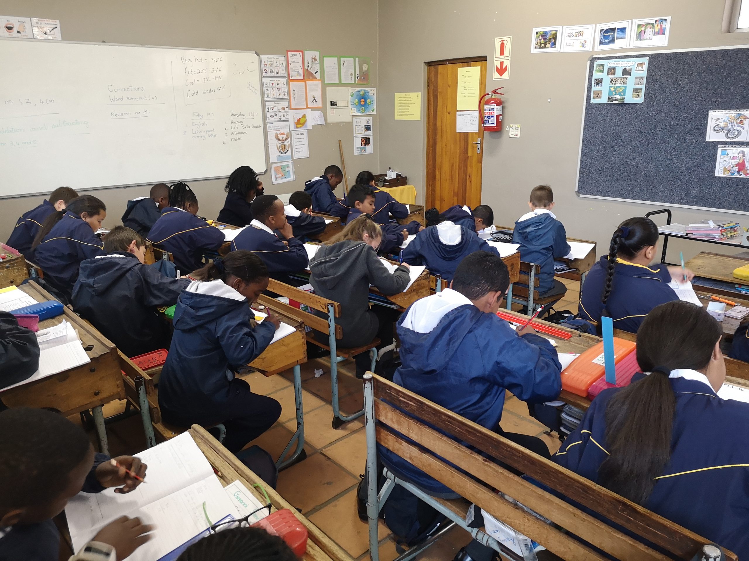 【南アフリカ共和国】小学校で教育プログラム