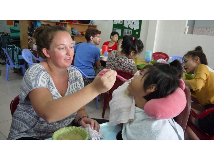 【ベトナム】障害を持つ子どもとのボランティア活動