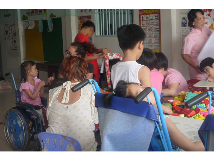 【ベトナム】障害を持つ子どもとのボランティア活動